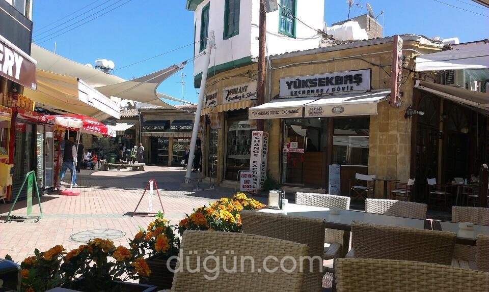 Majeste Cafe & Bar