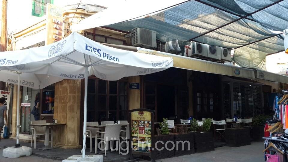 Majeste Cafe & Bar
