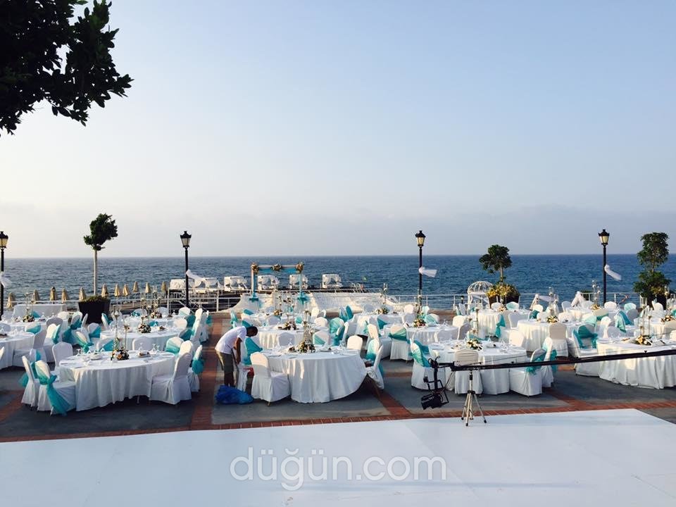 Cornaro Beach Club & Restaurant