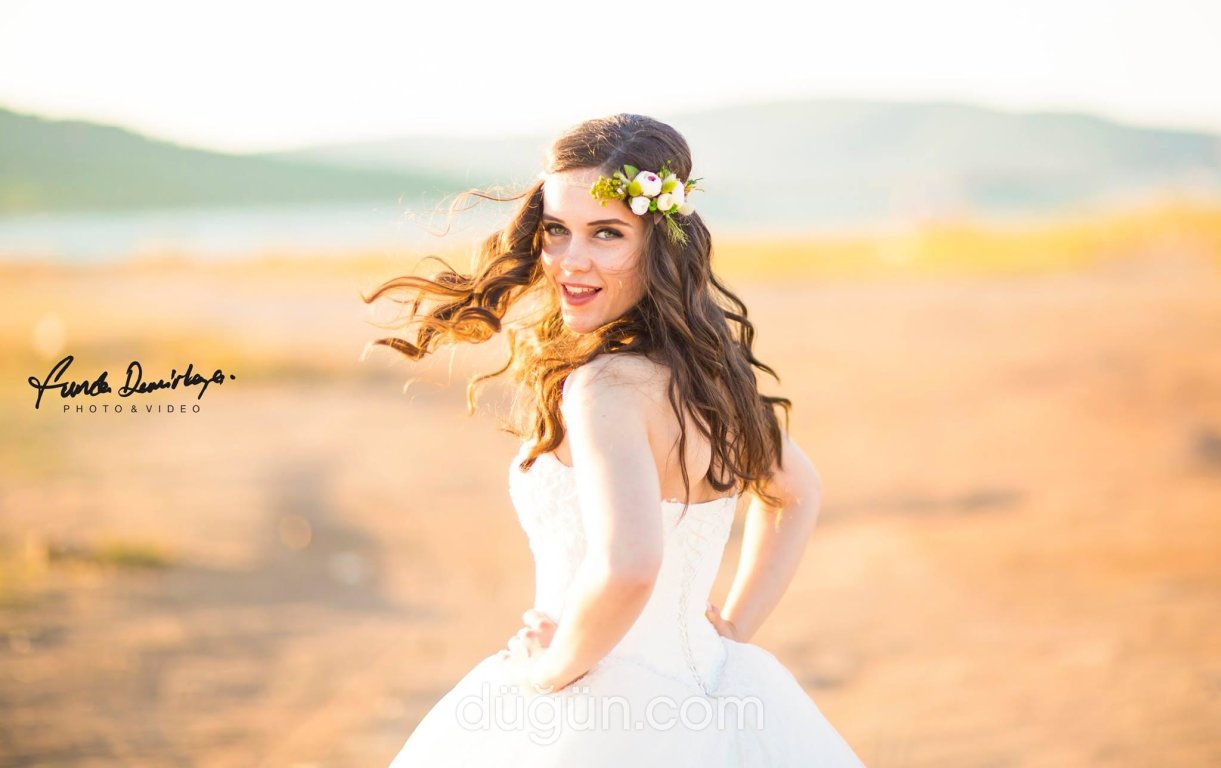 Funda Demirkaya Photo & Video