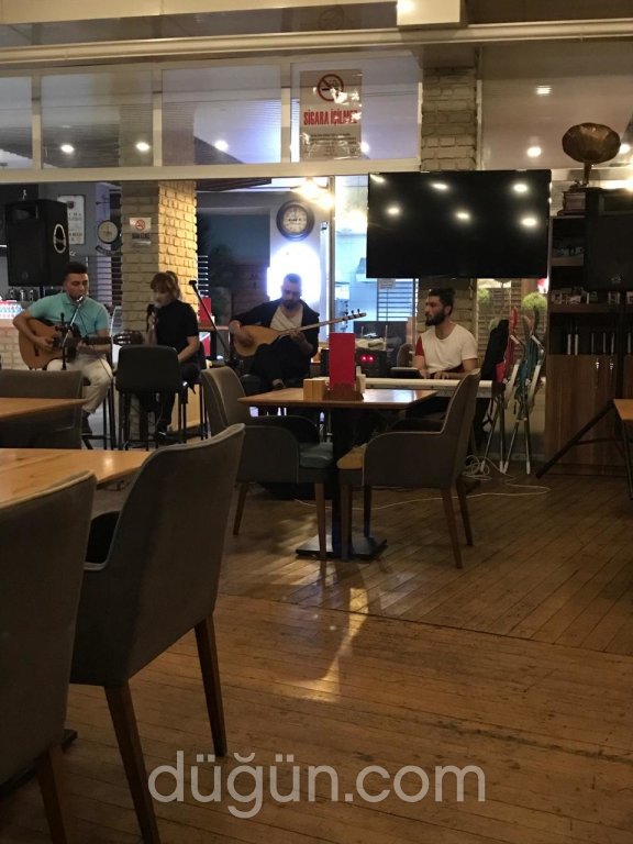 Mavi Masa Bistro Cafe