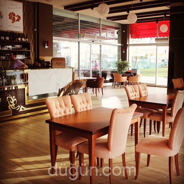 Vira Port Cafe