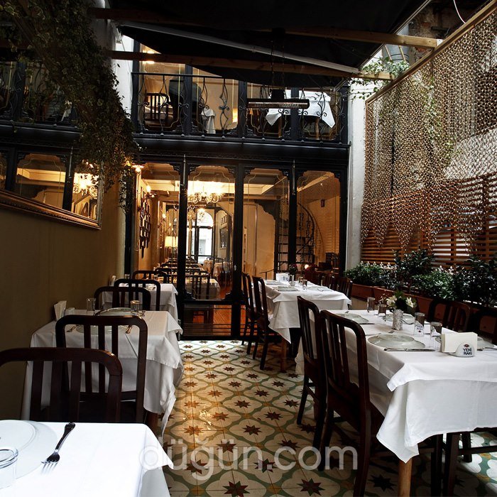 Latife Hanım Meyhanesi