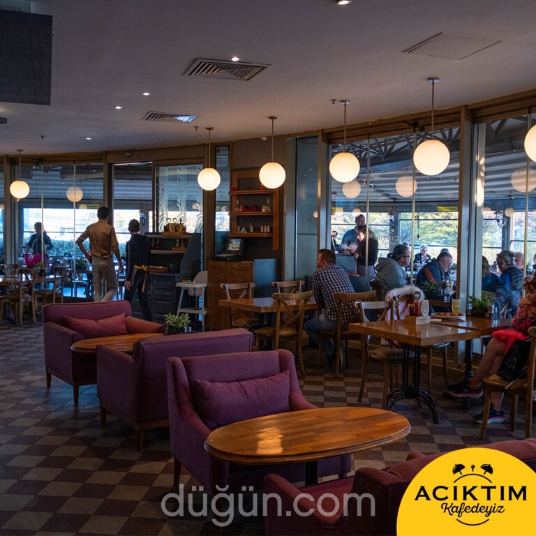 Acıktım Kafedeyiz