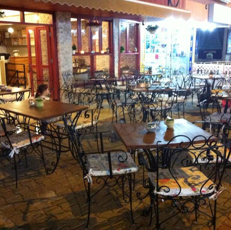 Vintage Brasserie & Winehouse
