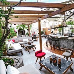 Momo Italian Restaurant & Lounge