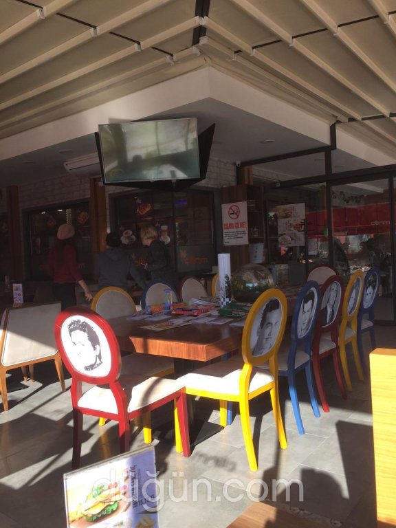 Paris Pause Bistro Restaurant Cafe Bar