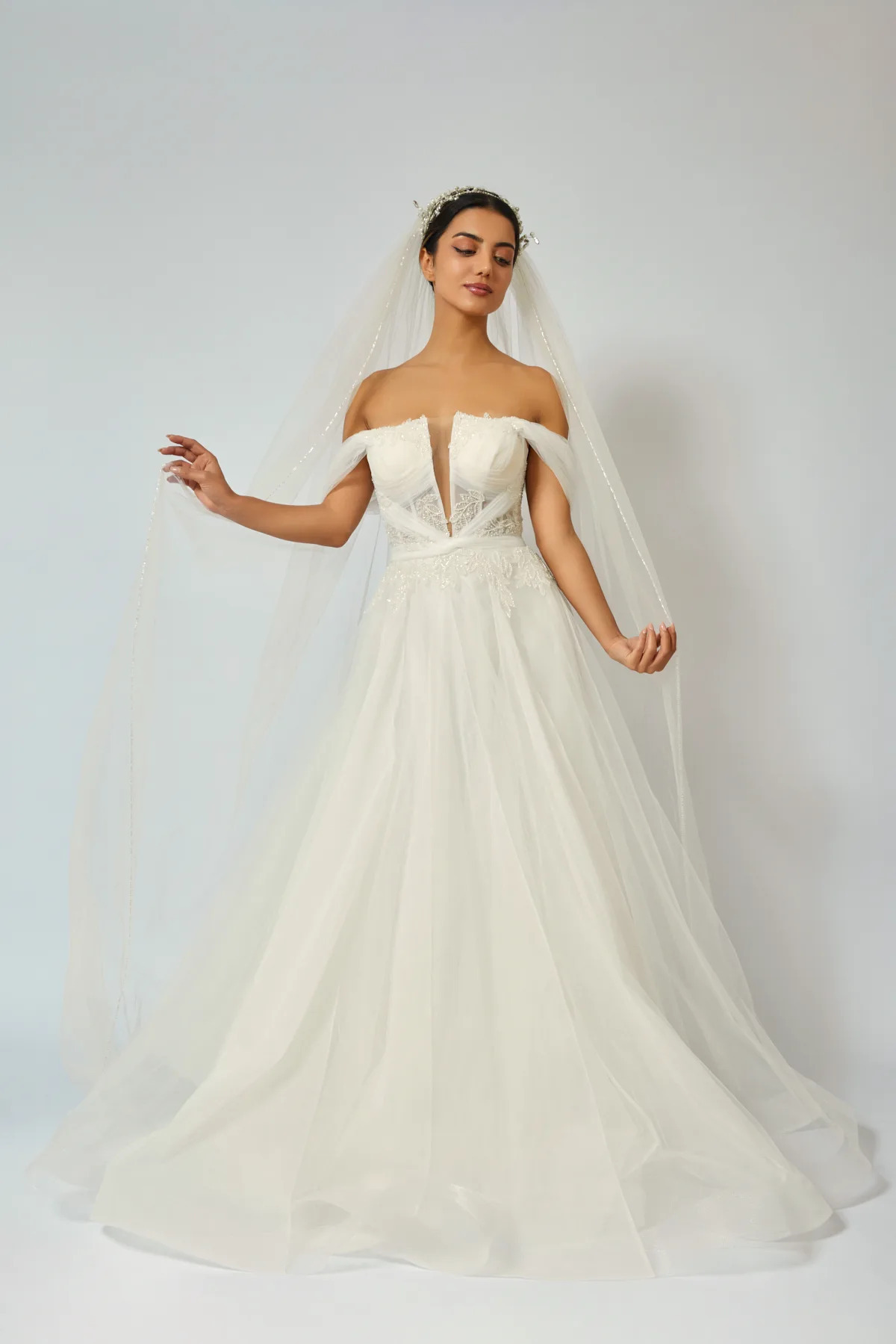 Chiara – A Kesim Düşük Omuzlu Gelinlik