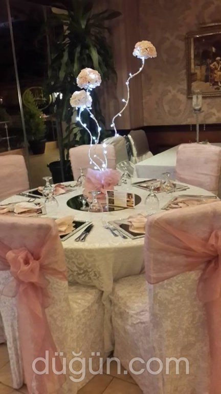 Tula Cafe Restaurant