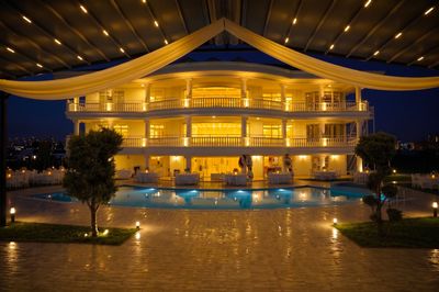Mubu White Palace