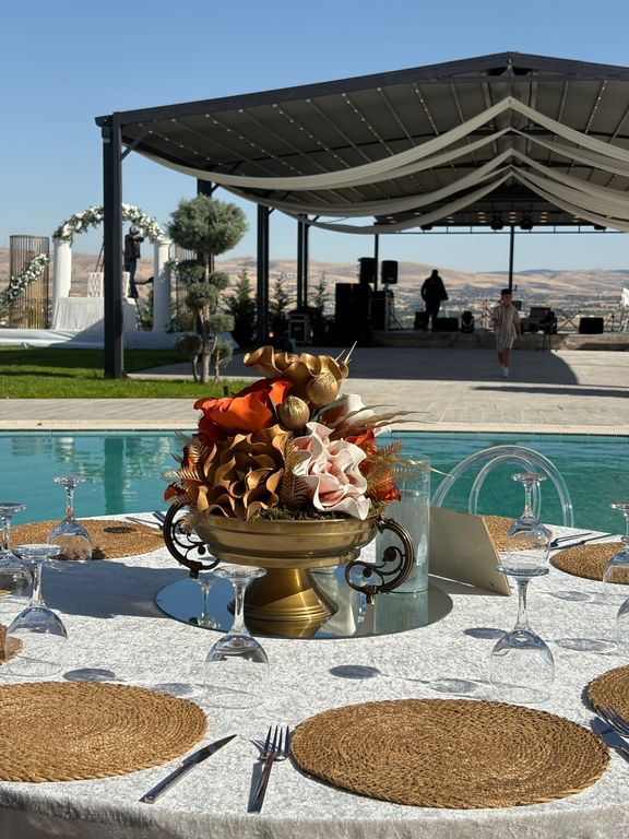 Mubu White Palace