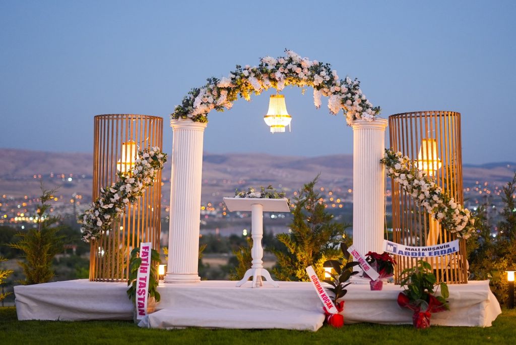 Mubu White Palace