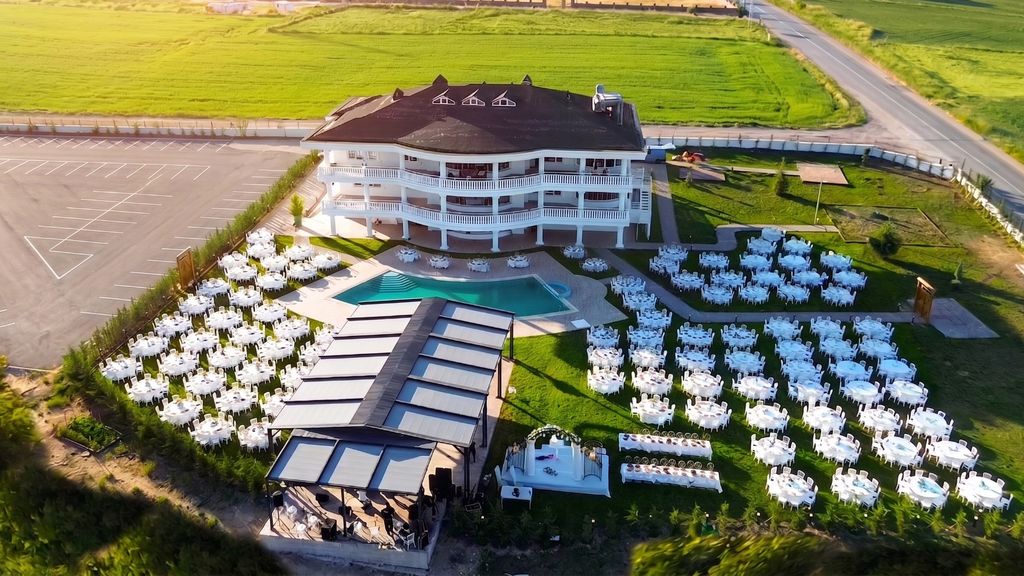 Mubu White Palace