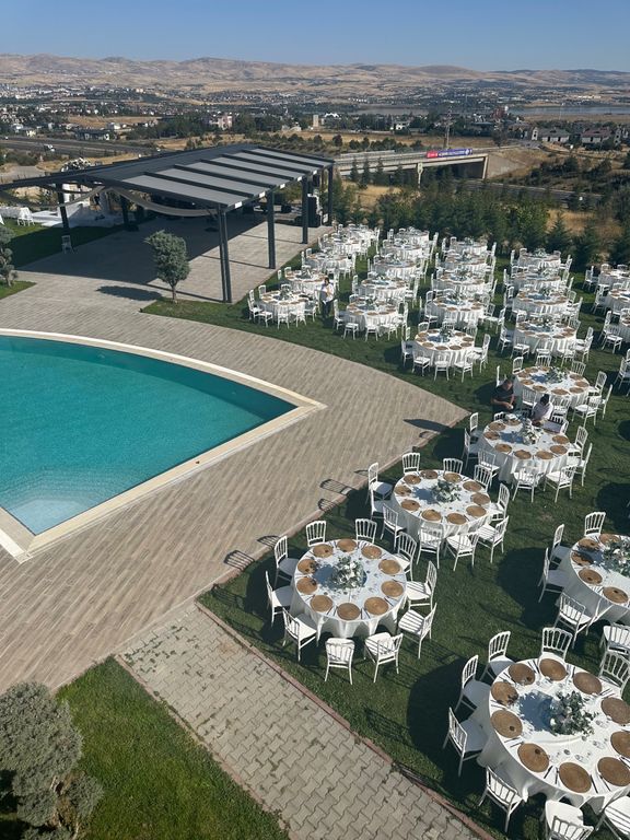 Mubu White Palace