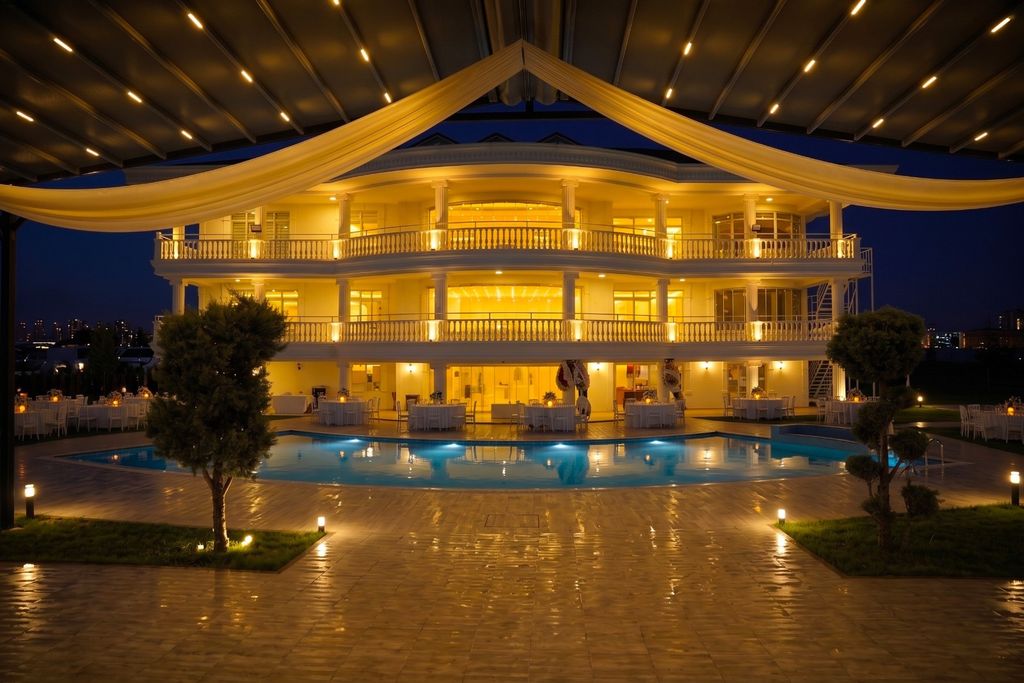 Mubu White Palace