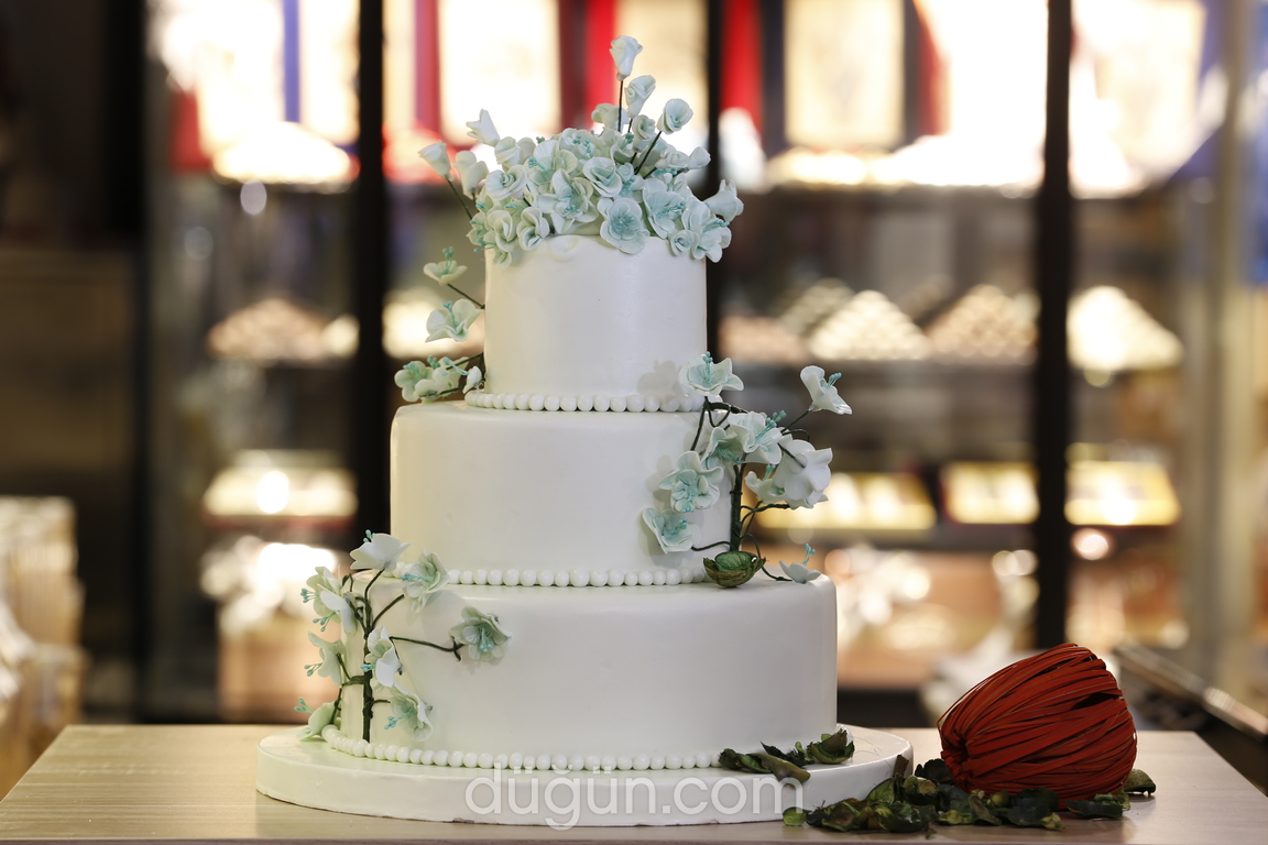 İlkbahar Düğün Pastası