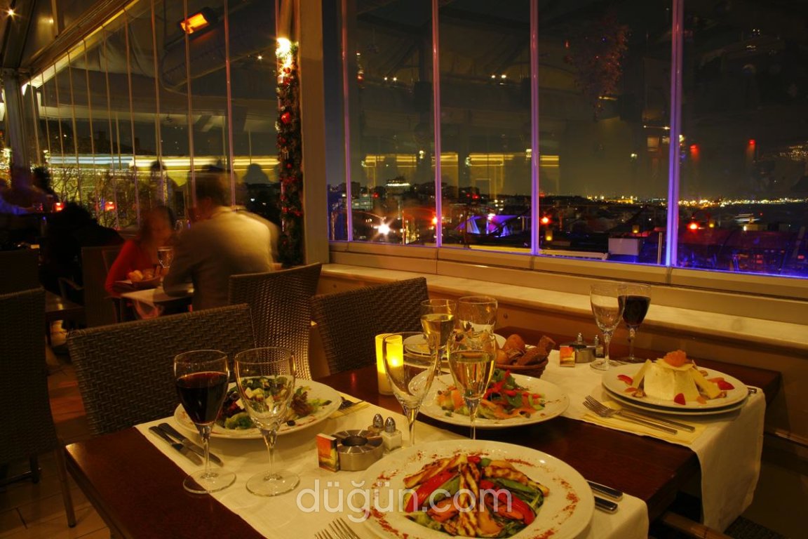Litera Restaurant / Lounge-Club