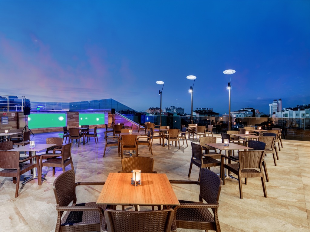 Holiday İnn Antalya Lara