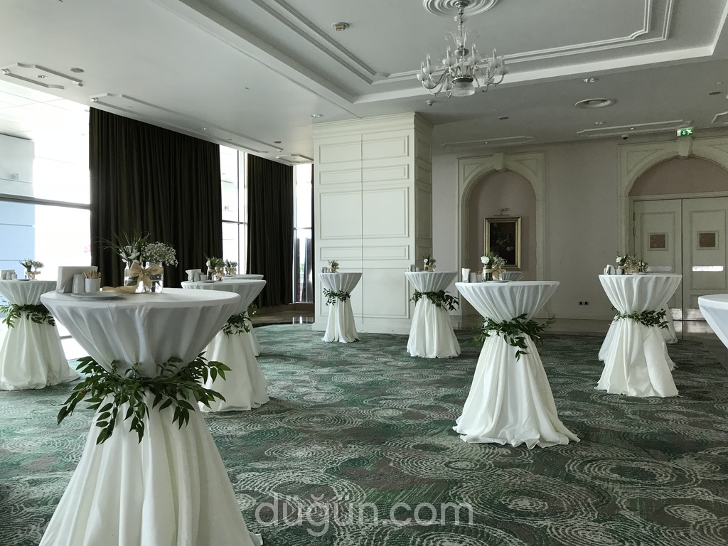 Otelde Sade Kokteyl Düğün Konsepti