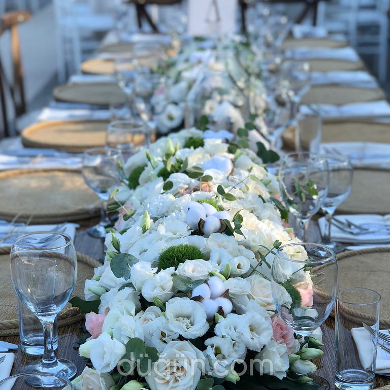 Bonjour Restaurant & Beach Club