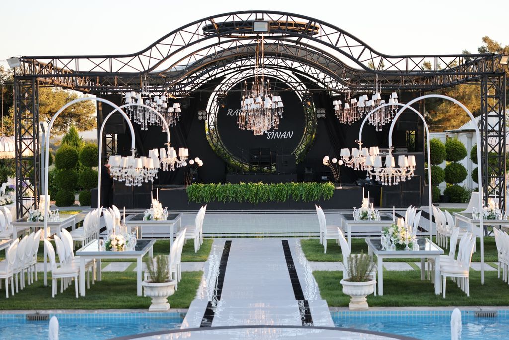 Karnaval Luxury