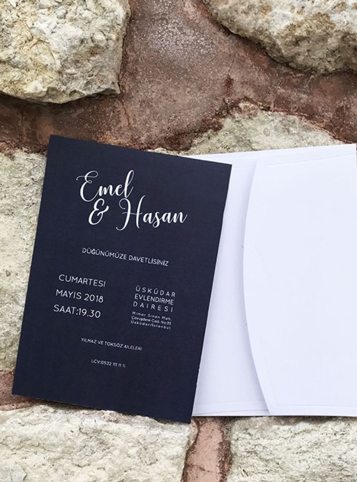 Siyah-Beyaz Sade Davetiye Modeli