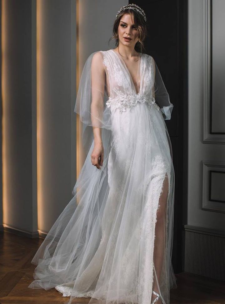 V Yaka Düz Kesim Gelinlik