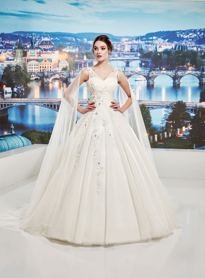 PNT-1819  Prenses Kesim Sırt Dekolteli V Yaka Gelinlik