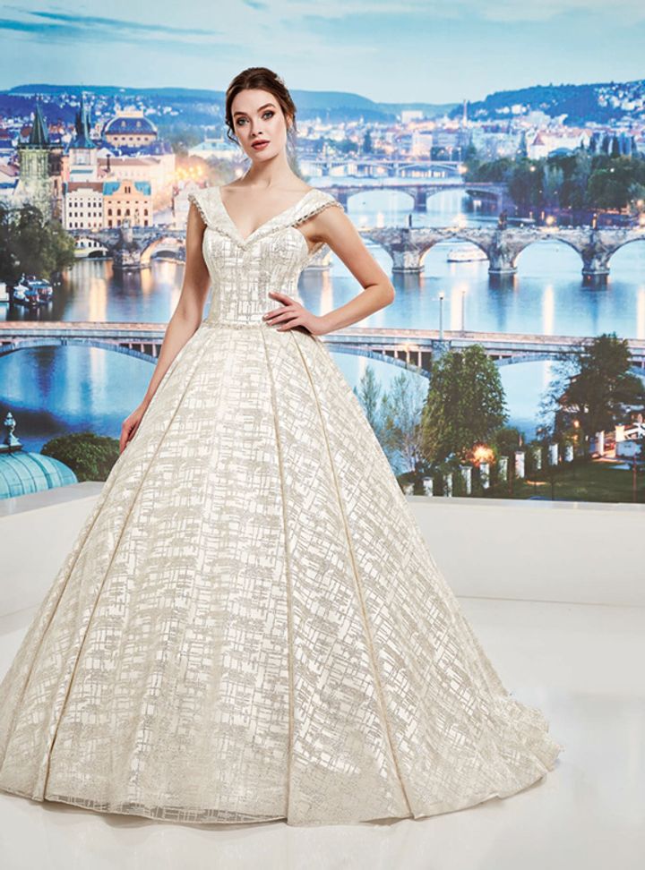 PC-18050  Prenses Kesim Sırt Dekolteli V Yaka Gelinlik