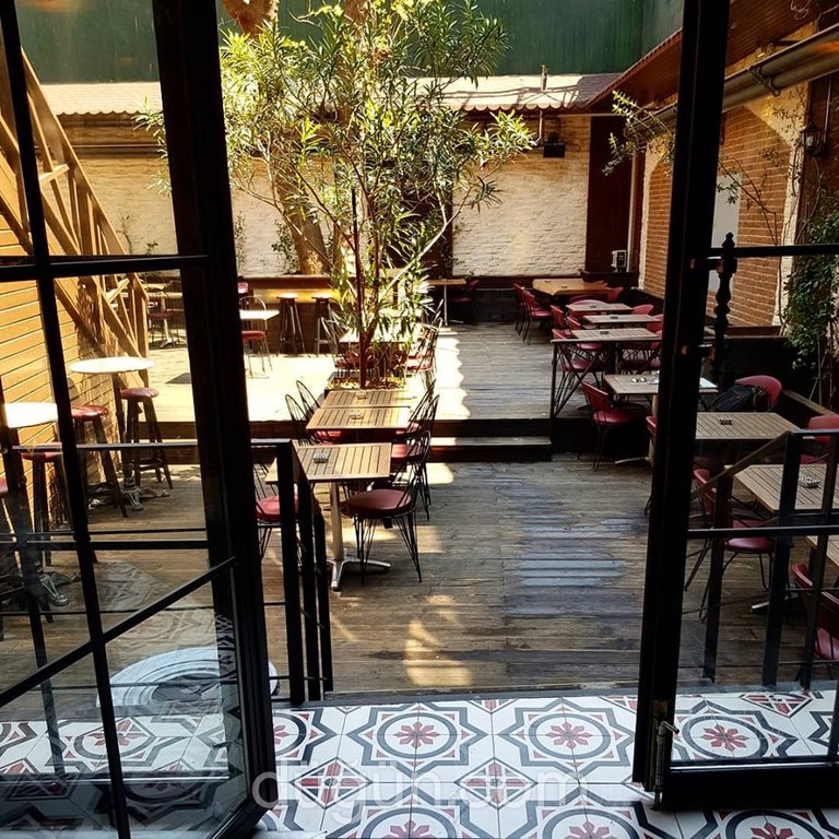 Lost Restaurant & Bar