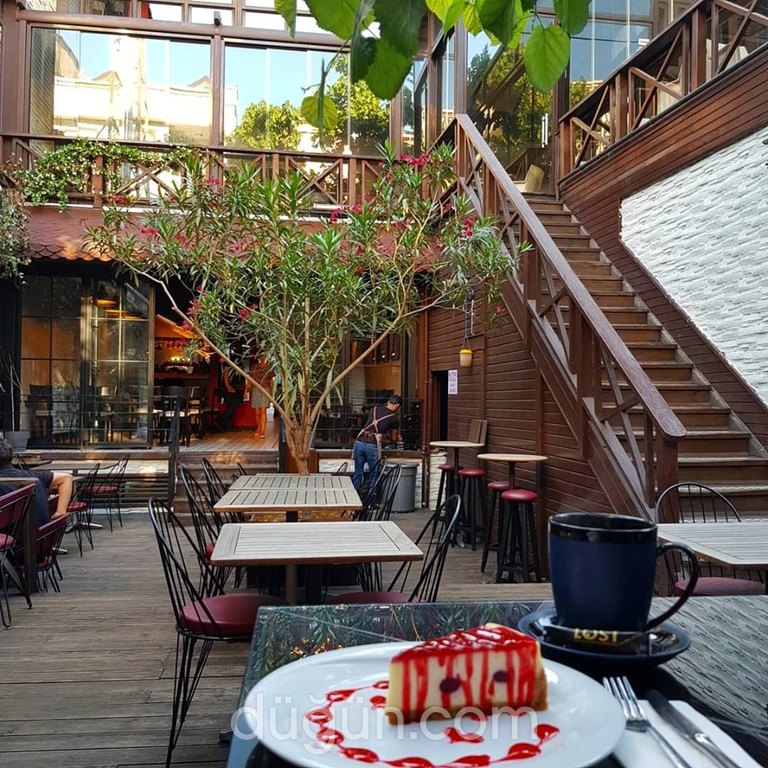 Lost Restaurant & Bar