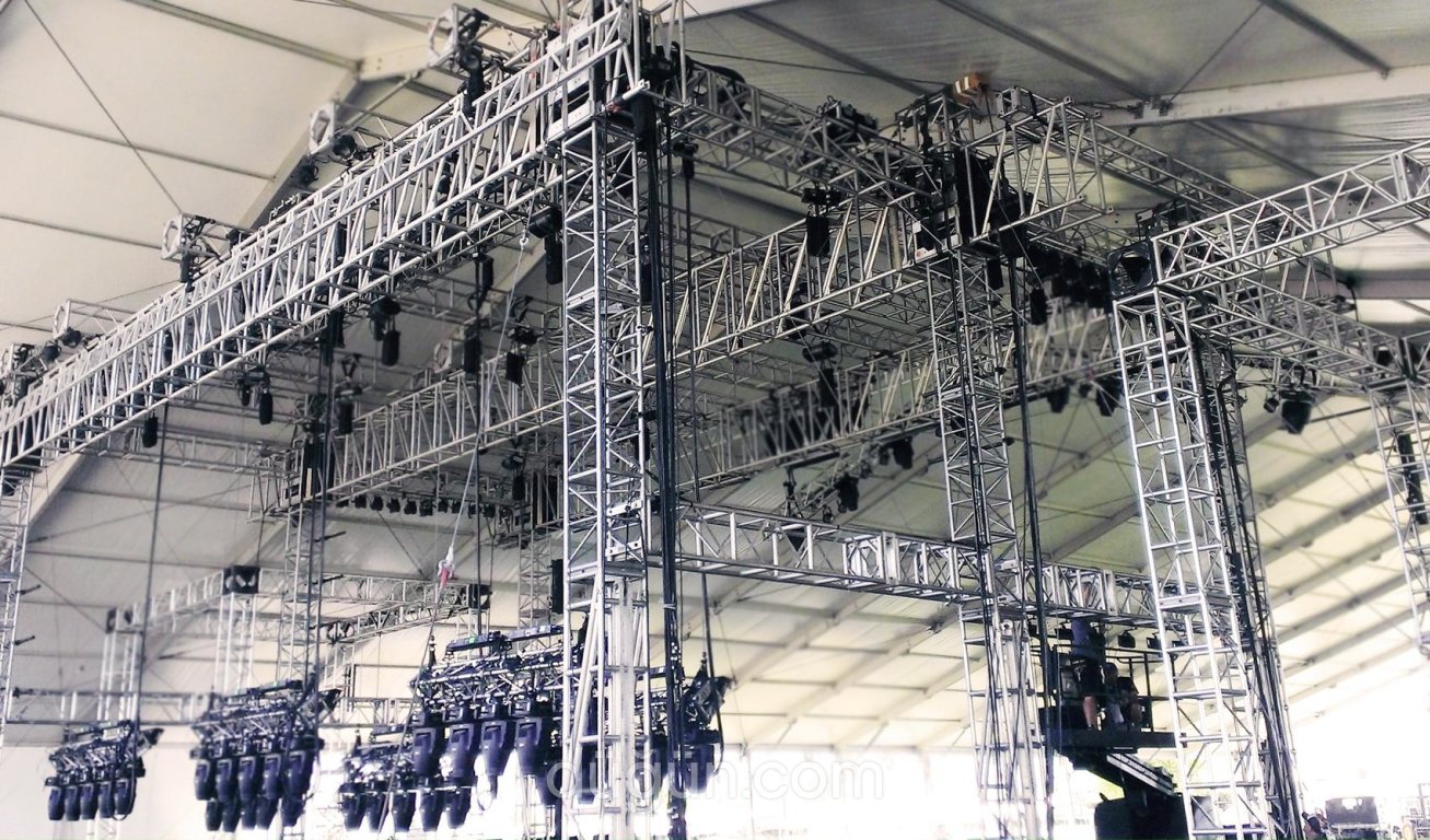 Everest Ses Işık Sahne