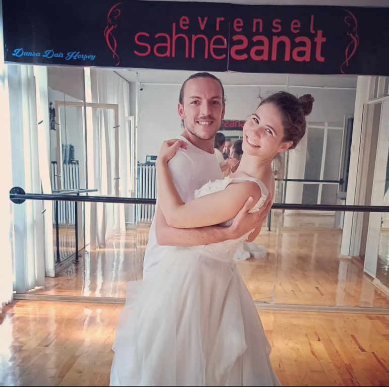 Evrensel Sahne Sanat