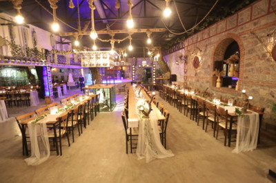 Toy Han / Bizim Bahçe Bayraklı