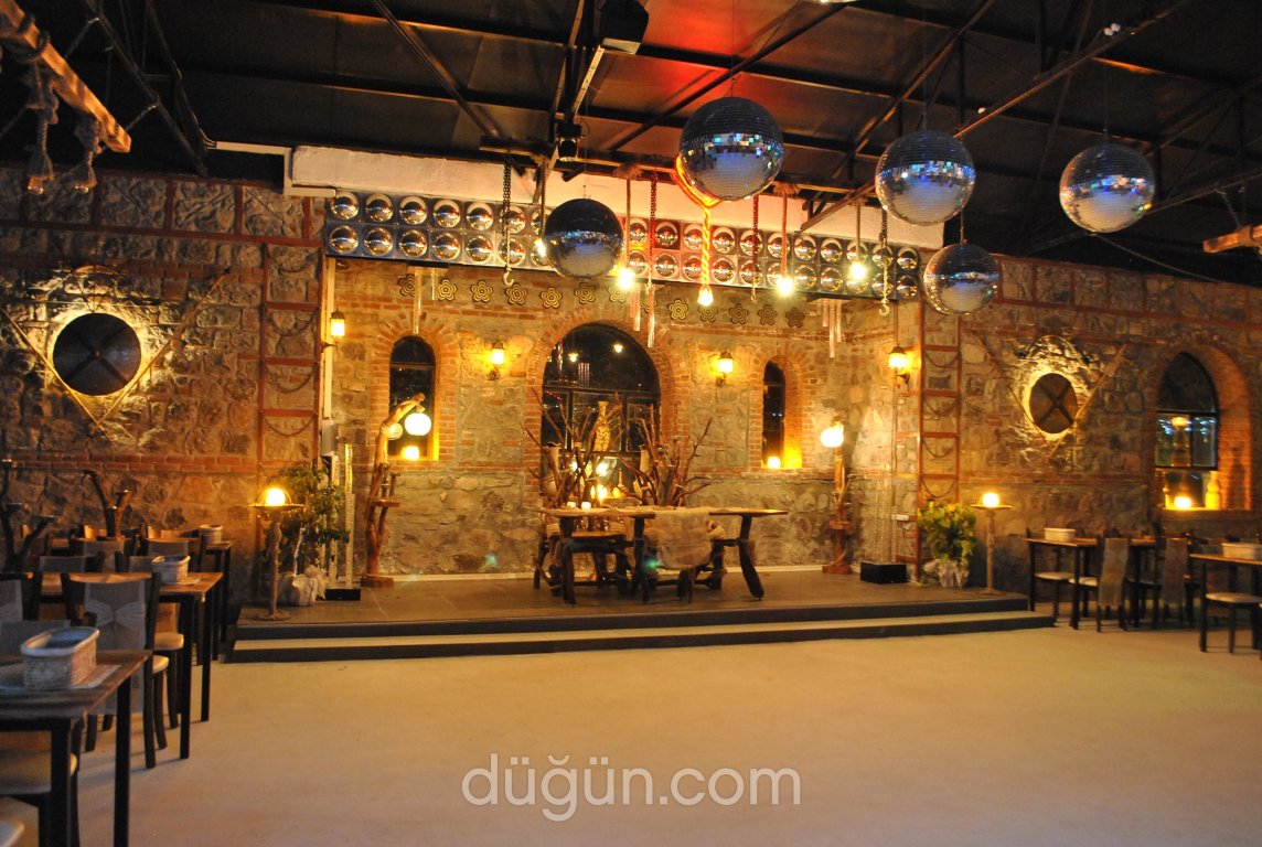 Toy Han / Bizim Bahçe Bayraklı