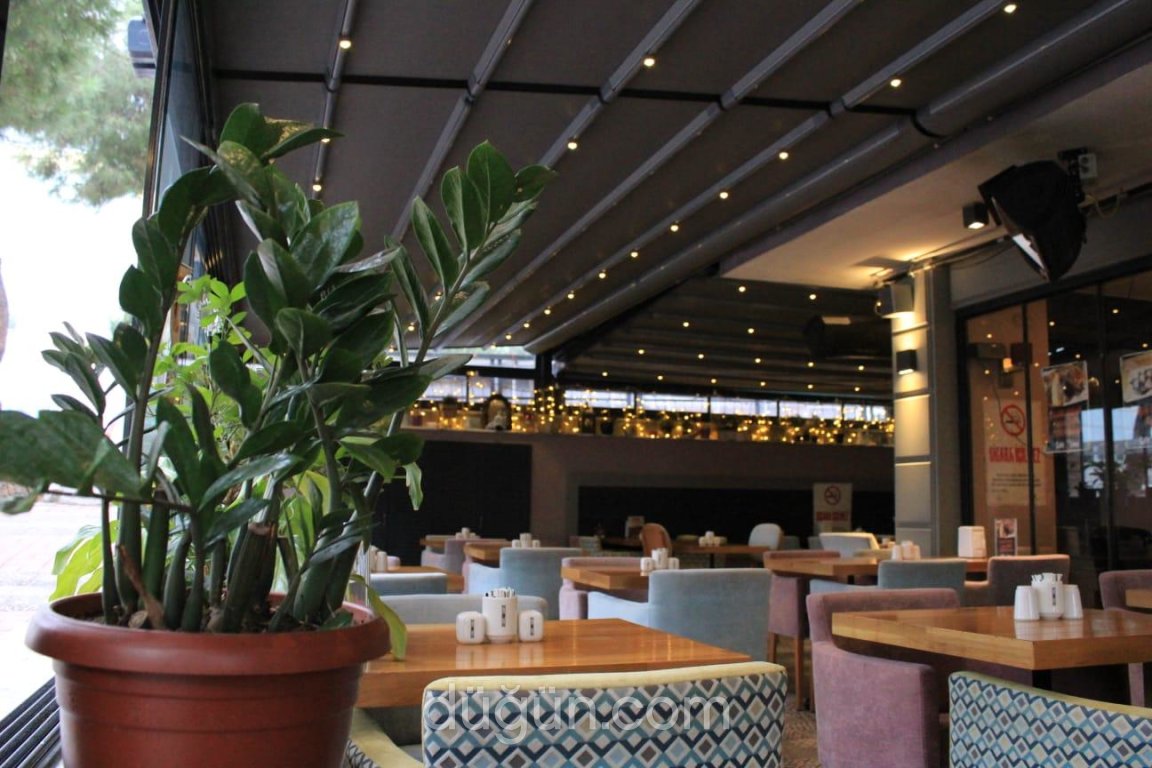 Cafe M Luna