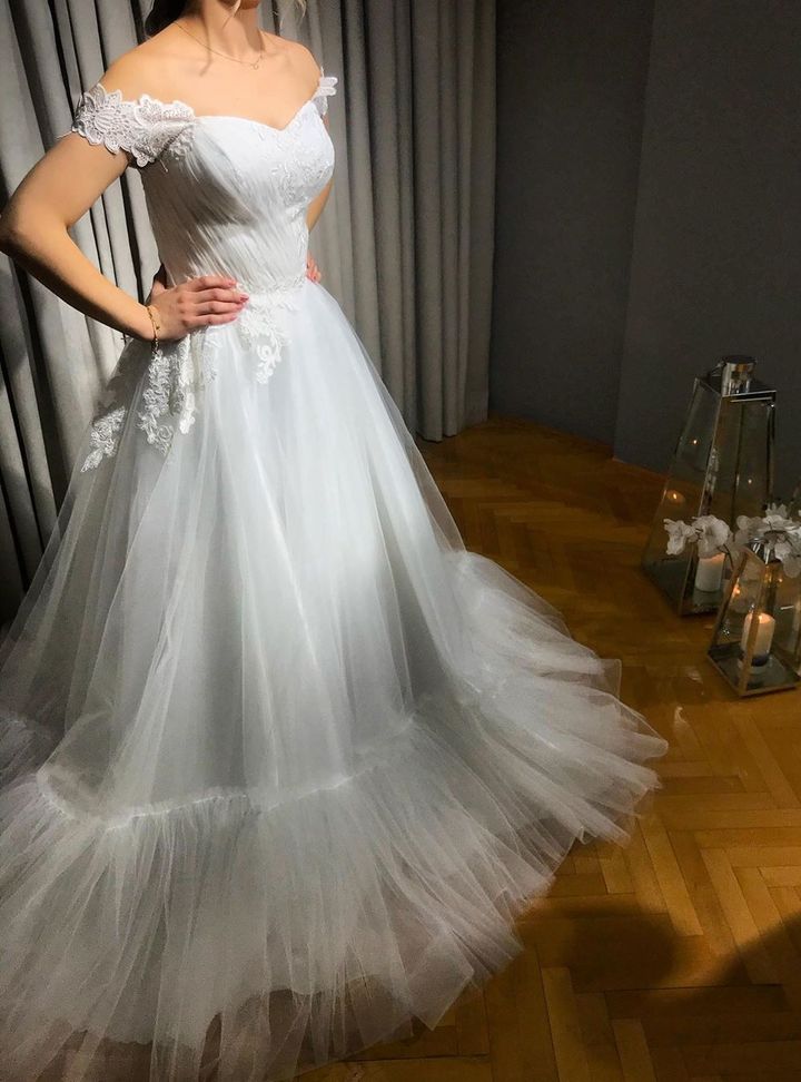 Ebru Kırcalı Bridal Store 8 A Kesim Düşük Omuz Modern Gelinlik