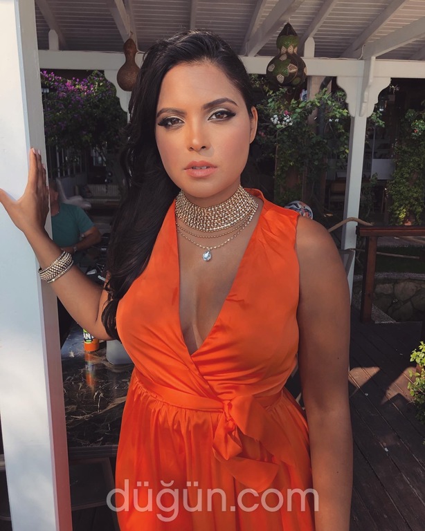 Make Up Artist Fatima