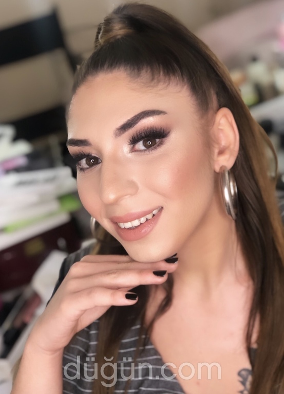 Make Up Artist Fatima