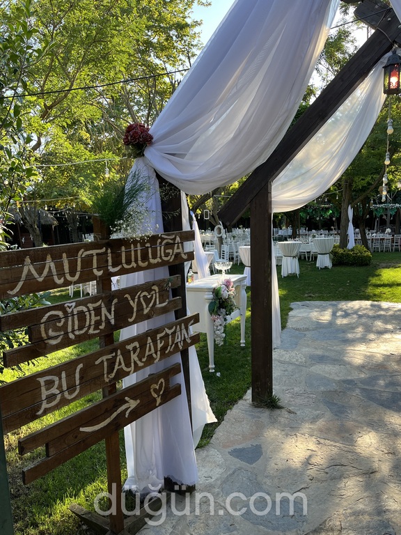 Layla Kır Bahçesi - 1880887