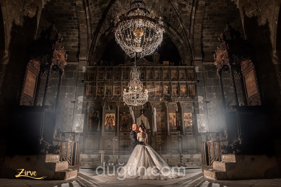 Zirve Gelinlik ve Dijital Fotoğrafçılık