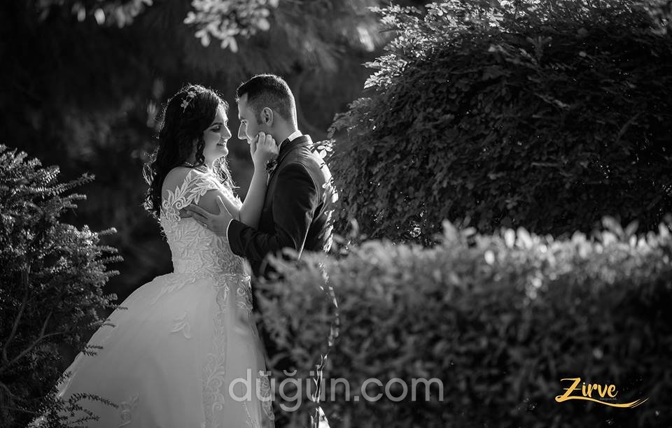 Zirve Gelinlik ve Dijital Fotoğrafçılık