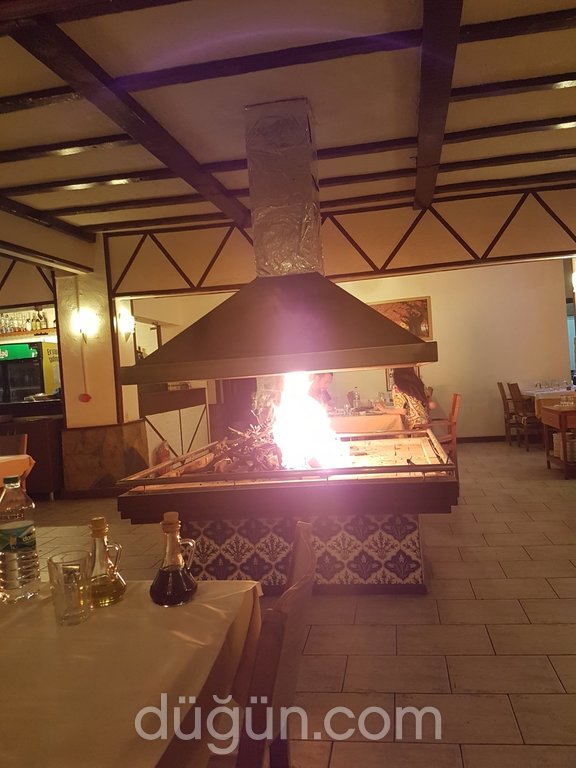 Tarihi Çınaraltı Restaurant
