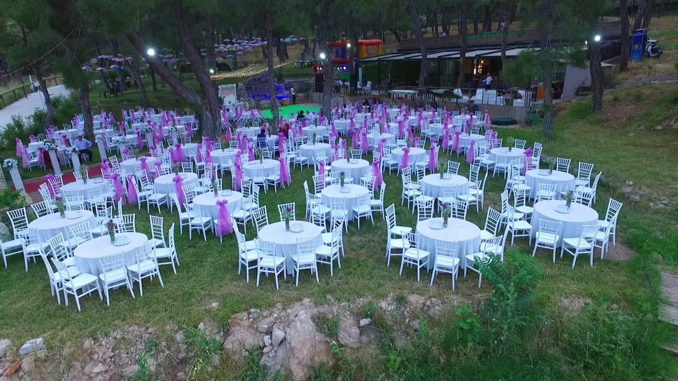Bosna Kahvecisi Kır Düğünü