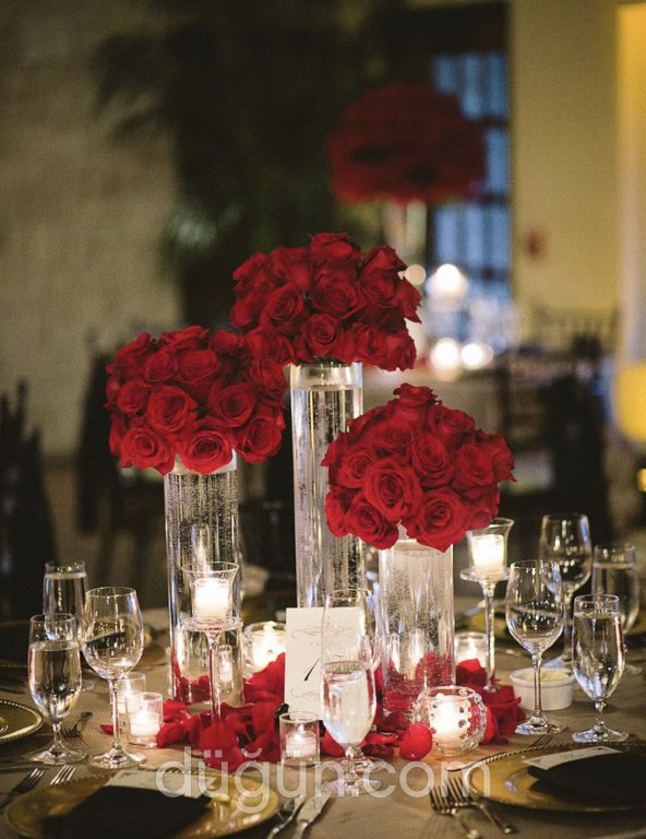 Farklı Boylarda Masa Ortası Çiçekleri