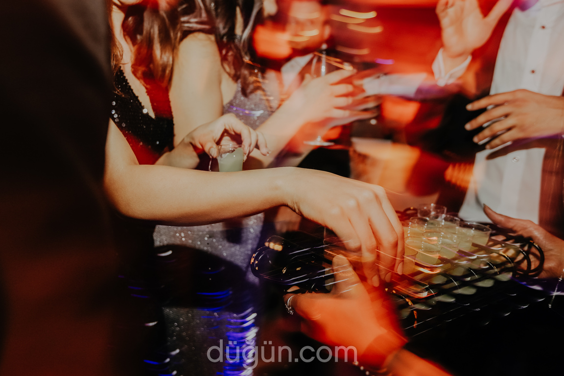 Main Event & Cocktail’s Bar Catering