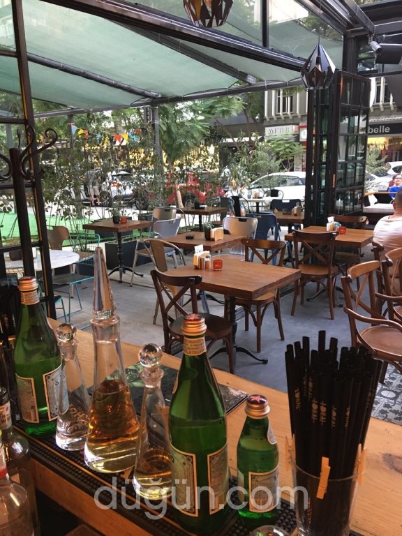 Lokal Cafe & Bistro