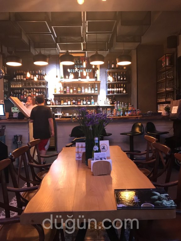 Lokal Cafe & Bistro