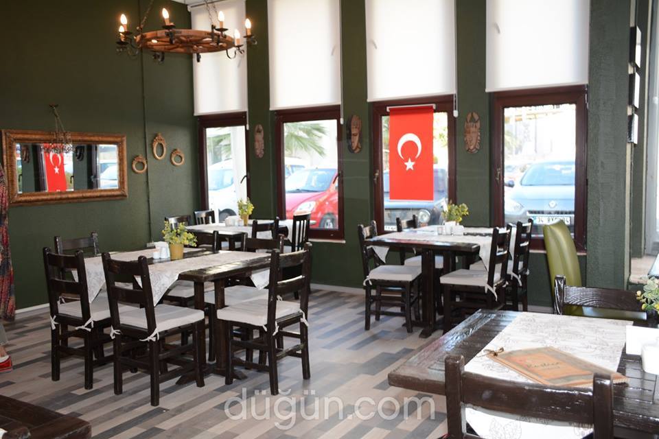 Rustica Cafe & Restaurant
