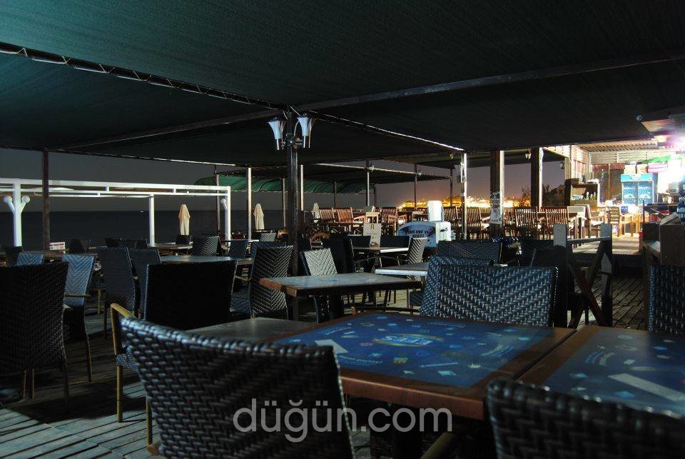 Seaside Beach Lounge